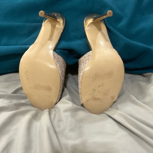 Steve Madden, open-toe, 4 inch heels, blush pink and rose gold in color. - Picture 5 of 7